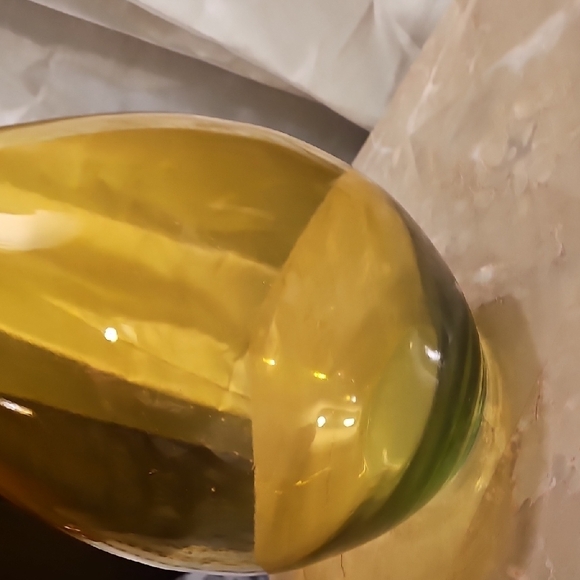 Elegant Yellow Green Glass Vase Brand New - Picture 4 of 4